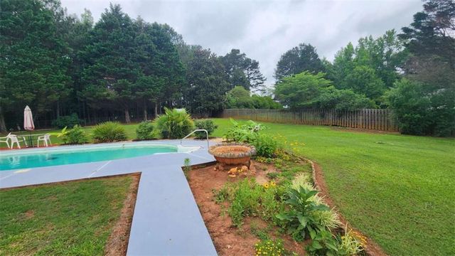 390 Lake Ridge Court, Mcdonough, GA 30252
