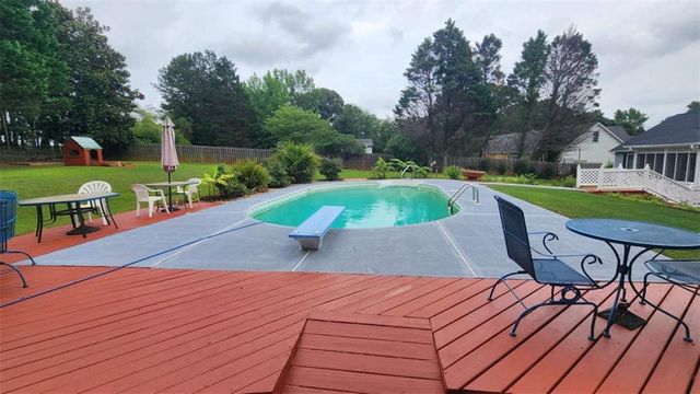 390 Lake Ridge Court, Mcdonough, GA 30252