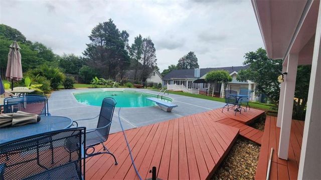 390 Lake Ridge Court, Mcdonough, GA 30252