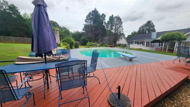 390 Lake Ridge Court, Mcdonough, GA 30252