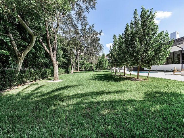 7910 Los Pinos Circle, Coral Gables, FL 33143