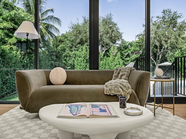 7910 Los Pinos Circle, Coral Gables, FL 33143
