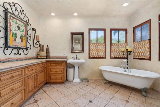 417 El Sueno, Solana Beach, CA 92075