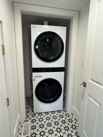 40 Elm St 1, Andover, MA 01810