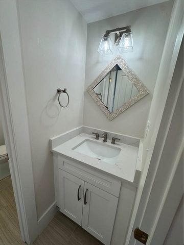 40 Elm St 1, Andover, MA 01810