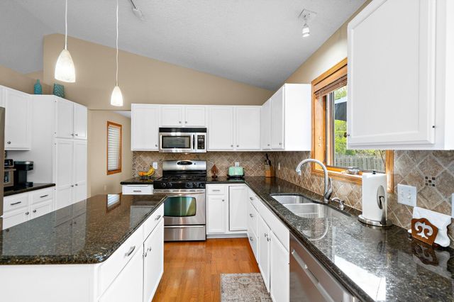 1409 Earle Way, Burnsville, MN 55306