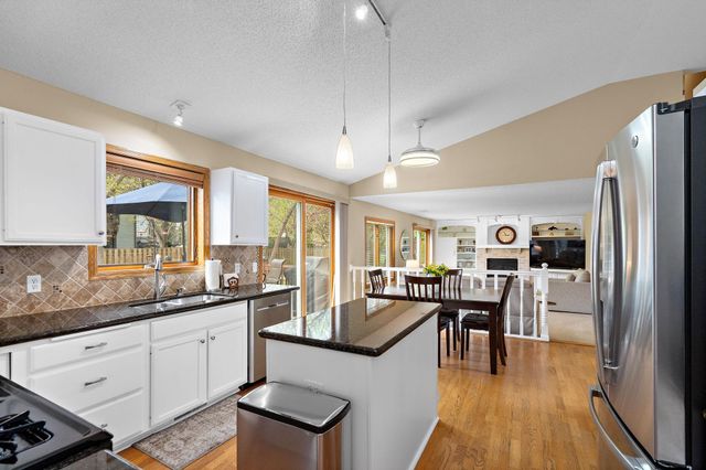 1409 Earle Way, Burnsville, MN 55306