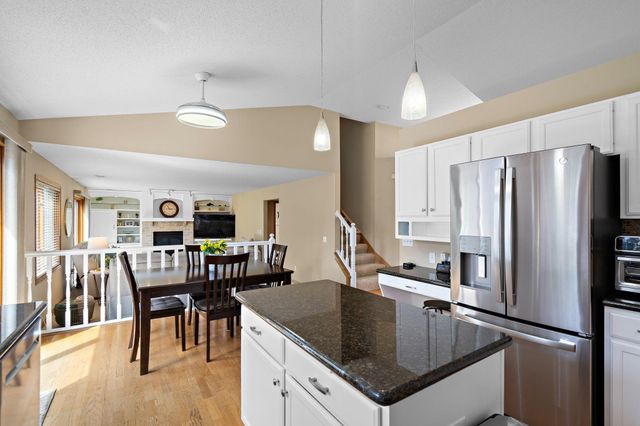 1409 Earle Way, Burnsville, MN 55306