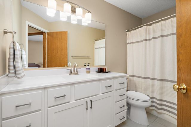 1409 Earle Way, Burnsville, MN 55306