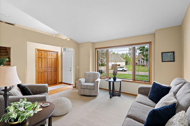 1409 Earle Way, Burnsville, MN 55306