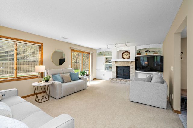 1409 Earle Way, Burnsville, MN 55306