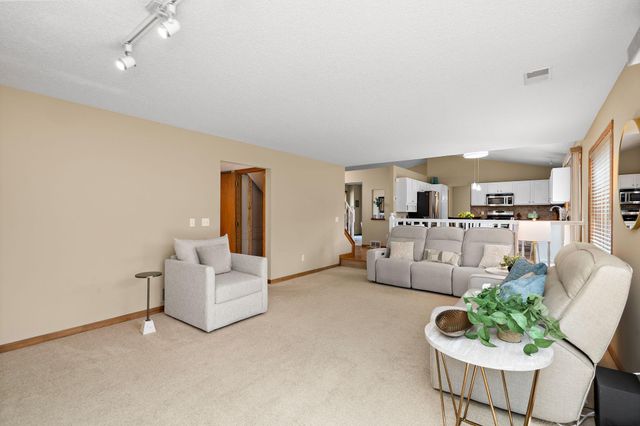 1409 Earle Way, Burnsville, MN 55306