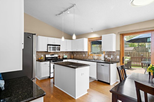 1409 Earle Way, Burnsville, MN 55306