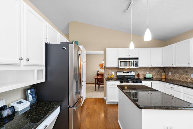 1409 Earle Way, Burnsville, MN 55306