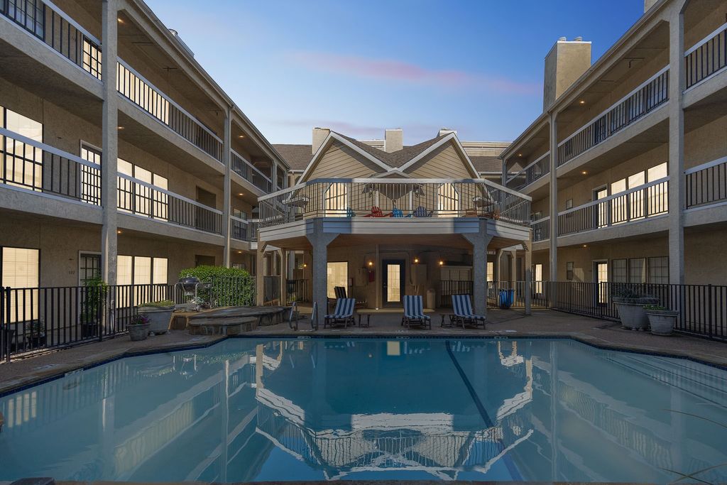 4800 W Lovers Lane 113, Dallas, TX 75209