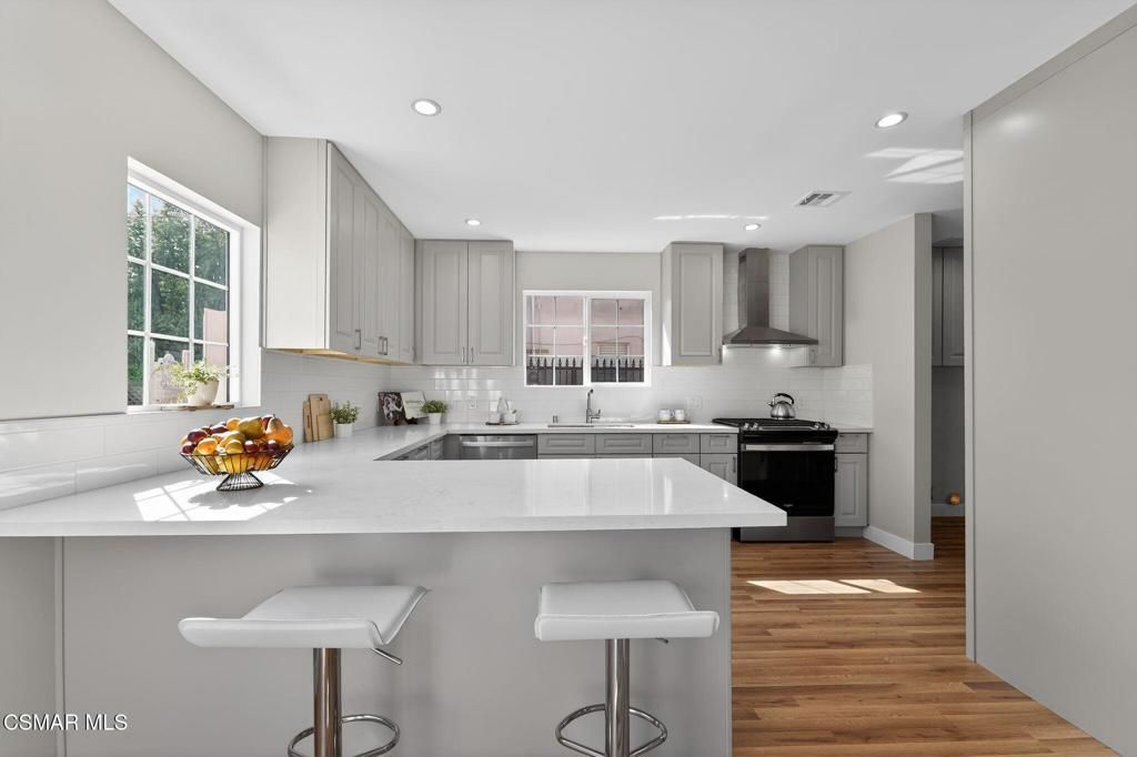 Image 10 of property listing at 3722 Degnan Boulevard, Los Angeles, CA 90018