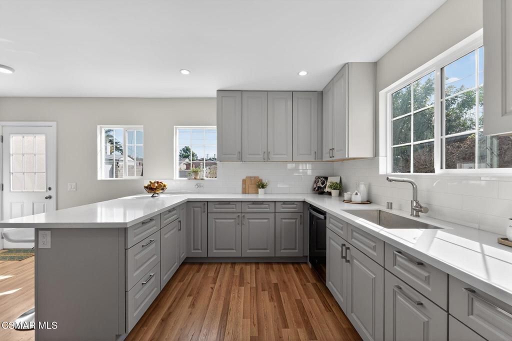 Image 12 of property listing at 3722 Degnan Boulevard, Los Angeles, CA 90018