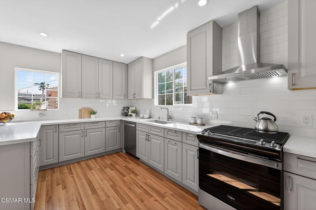 Image 13 of property listing at 3722 Degnan Boulevard, Los Angeles, CA 90018