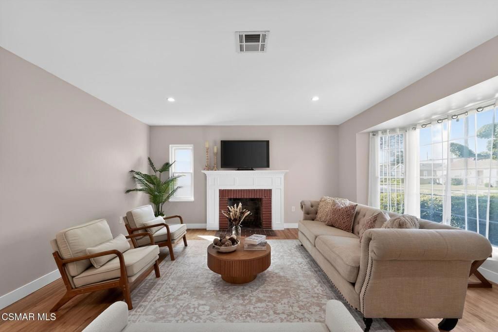 Image 2 of property listing at 3722 Degnan Boulevard, Los Angeles, CA 90018