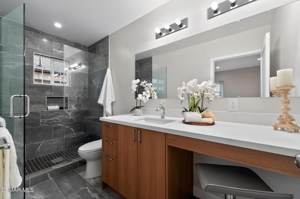 Image 22 of property listing at 3722 Degnan Boulevard, Los Angeles, CA 90018