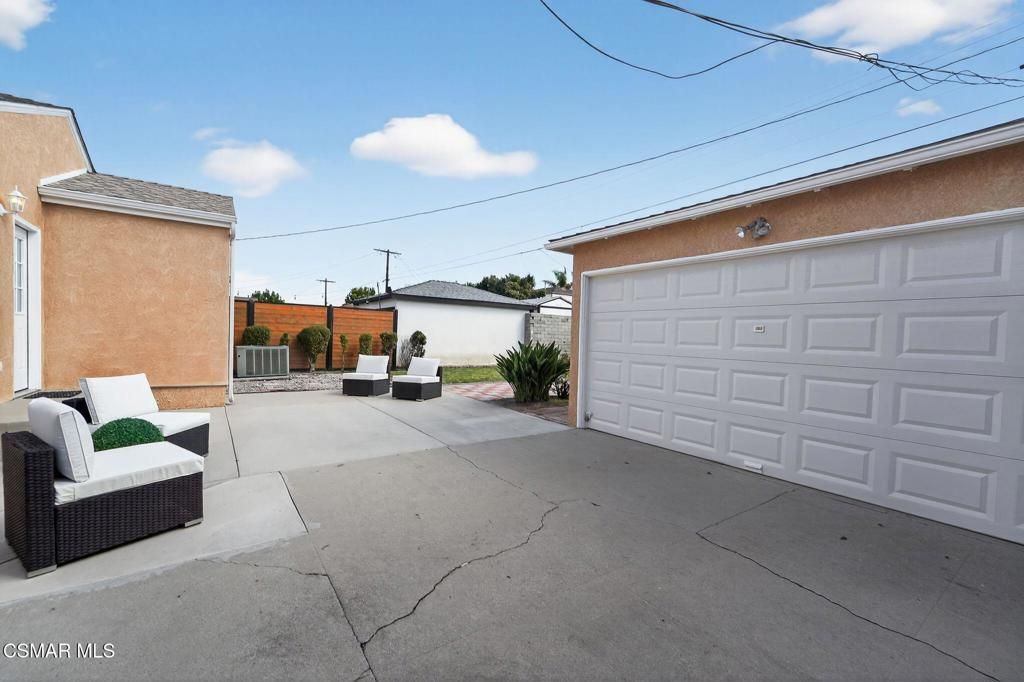 Image 23 of property listing at 3722 Degnan Boulevard, Los Angeles, CA 90018