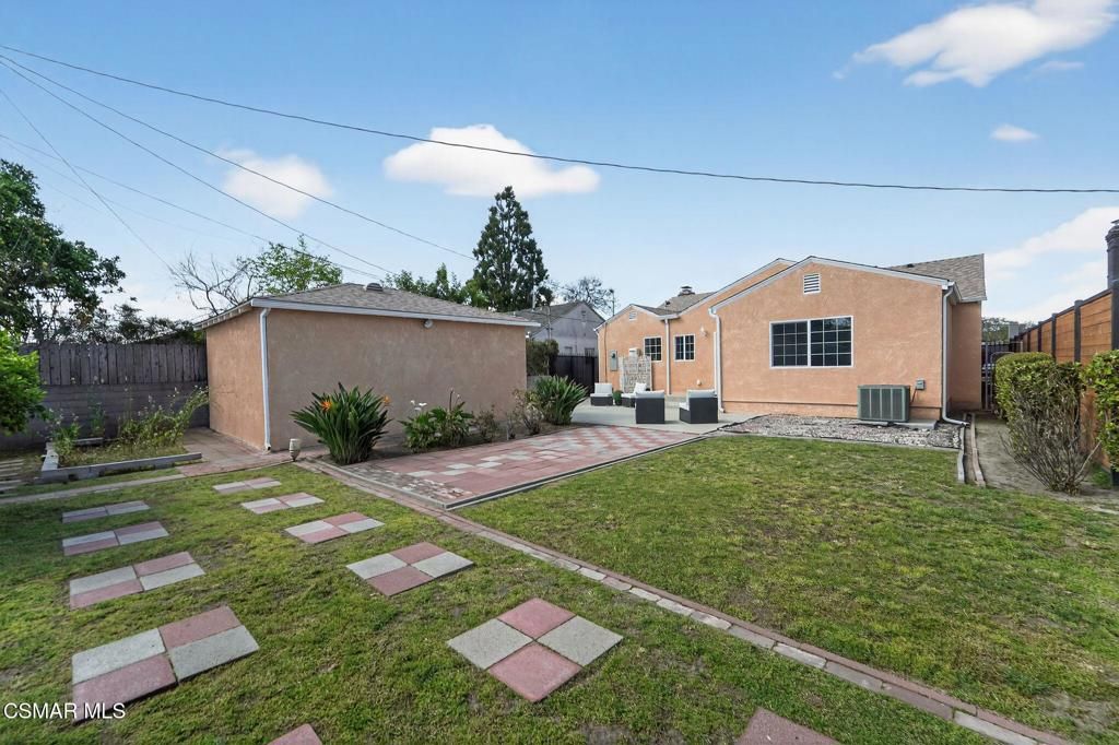 Image 24 of property listing at 3722 Degnan Boulevard, Los Angeles, CA 90018
