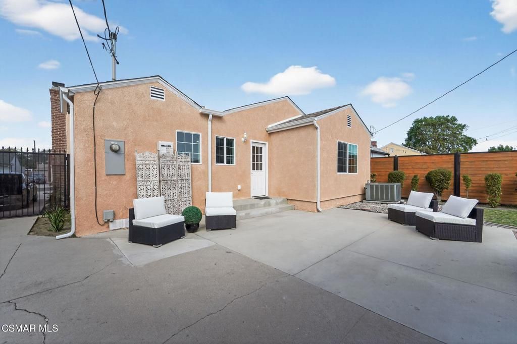 Image 28 of property listing at 3722 Degnan Boulevard, Los Angeles, CA 90018