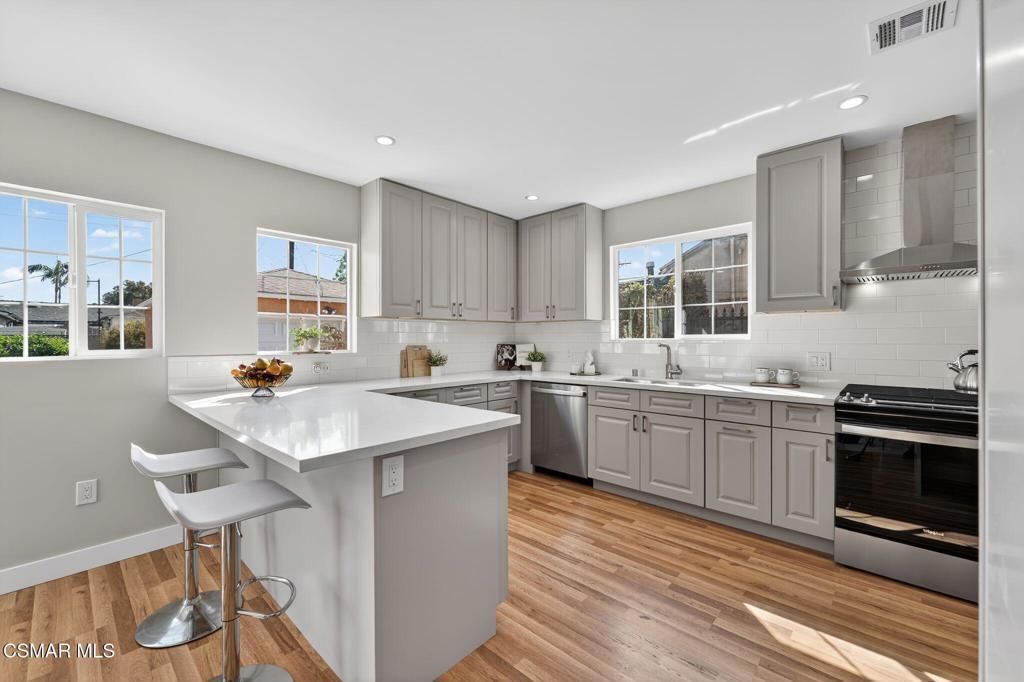 Image 8 of property listing at 3722 Degnan Boulevard, Los Angeles, CA 90018