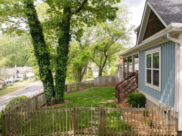 123 Arline Henry Way, Asheville, NC 28806