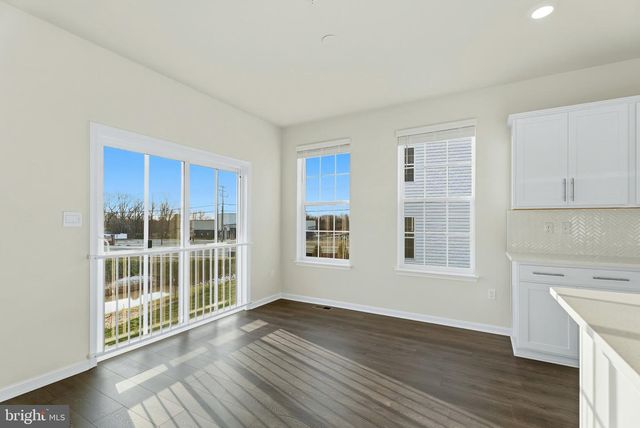 8101 CYPRESS POINT DR, Baltimore, MD 21237