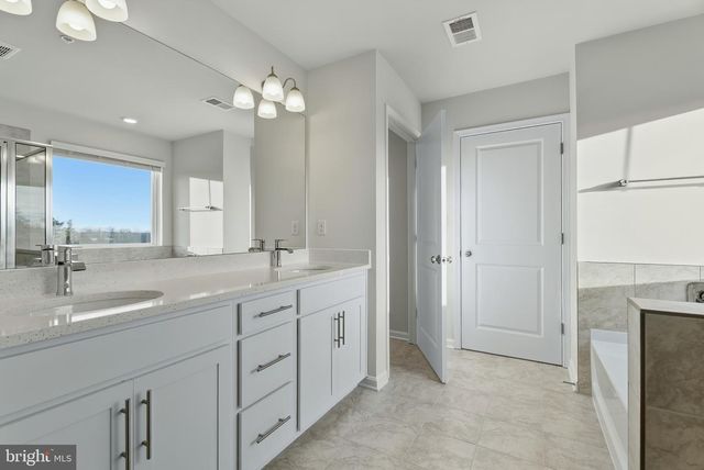 8101 CYPRESS POINT DR, Baltimore, MD 21237