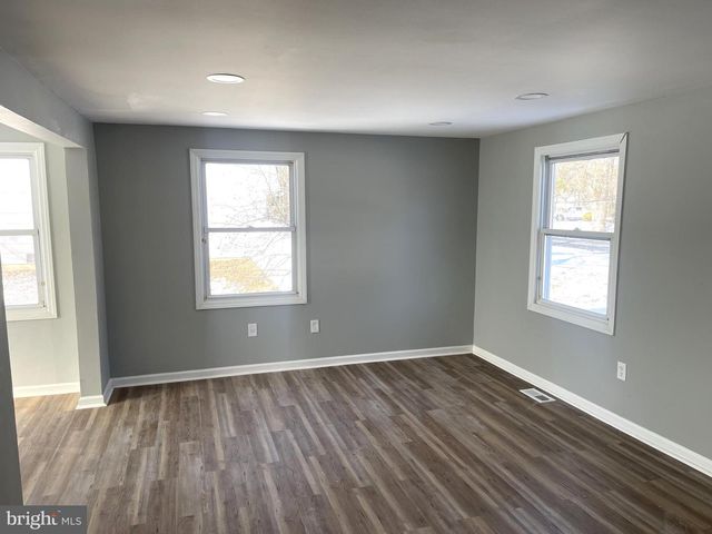 215 EVERGREEN AVENUE, Williamstown, NJ 08094