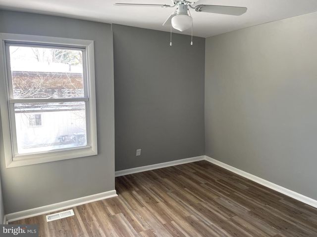 215 EVERGREEN AVENUE, Williamstown, NJ 08094
