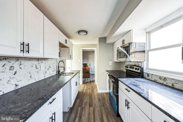215 EVERGREEN AVENUE, Williamstown, NJ 08094