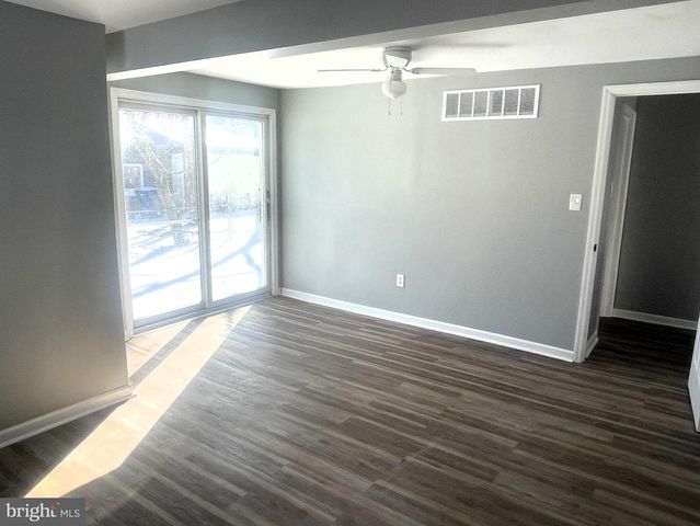 215 EVERGREEN AVENUE, Williamstown, NJ 08094