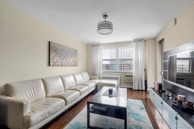 61-15 97th Street 6A, Rego Park, NY 11374
