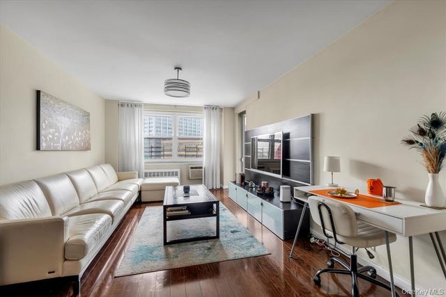 61-15 97th Street 6A, Rego Park, NY 11374