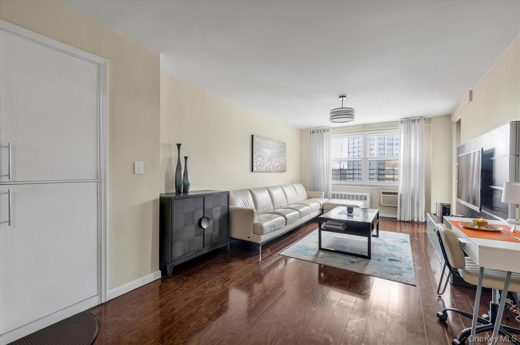 61-15 97th Street 6A, Rego Park, NY 11374