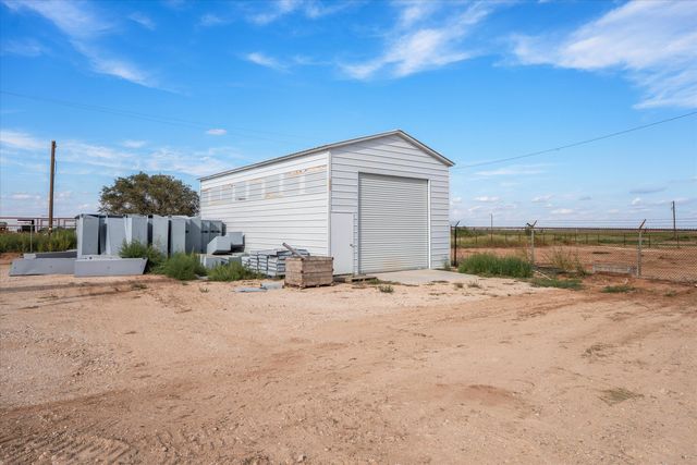 3689 S FM 303, Sundown, TX 79372