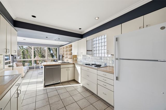 6820 Linden Lane, Point Breeze, PA 15208