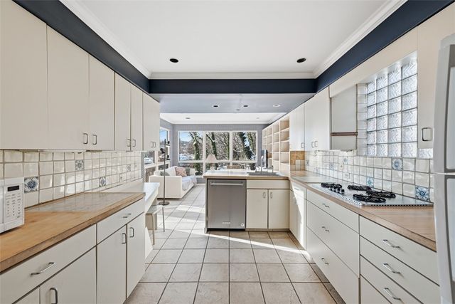 6820 Linden Lane, Point Breeze, PA 15208