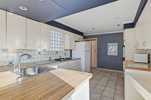 6820 Linden Lane, Point Breeze, PA 15208