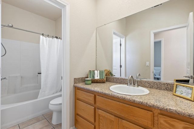 2206 Edmart St, Escalon, CA 95320