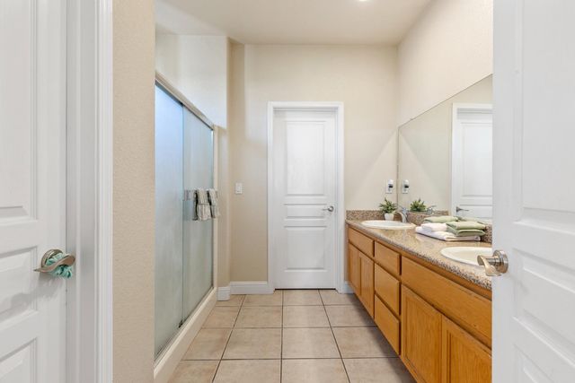 2206 Edmart St, Escalon, CA 95320