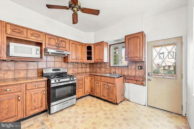2417 E CUMBERLAND ST, Philadelphia, PA 19125