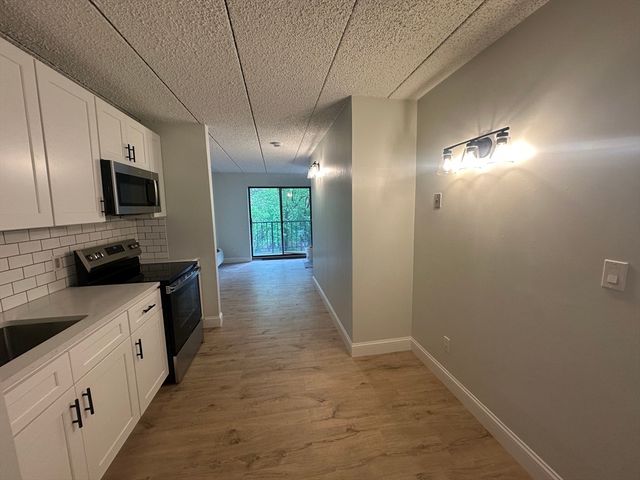 40 Cochituate Rd 16, Framingham, MA 01701