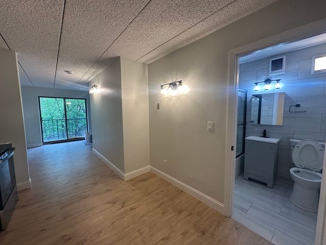 40 Cochituate Rd 16, Framingham, MA 01701