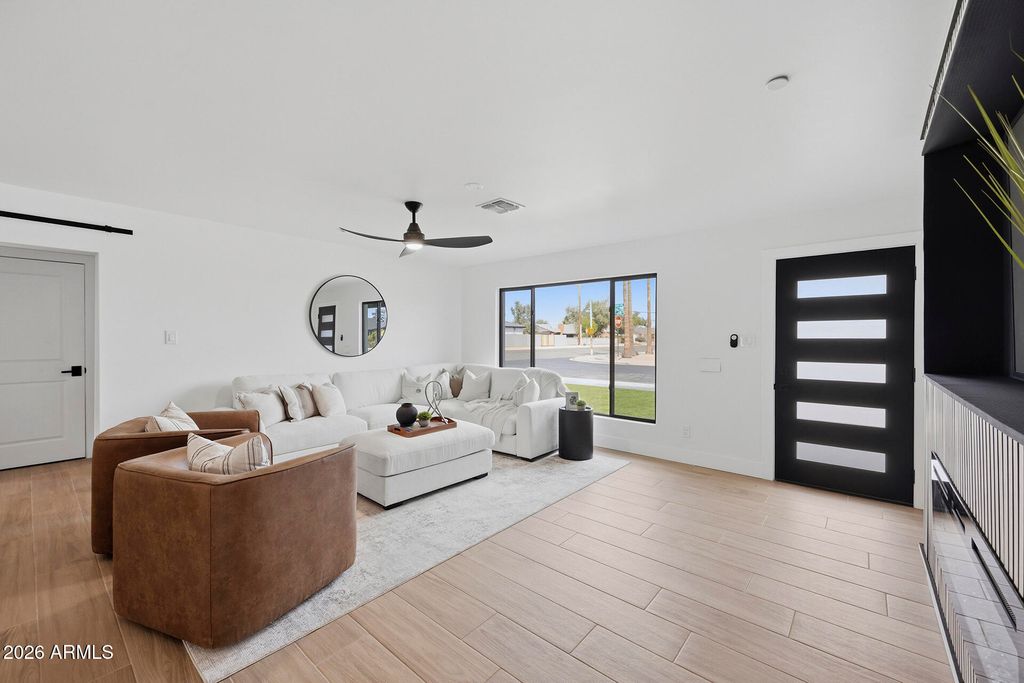 8401 E AVALON Drive, Scottsdale, AZ 85251 — photo 5