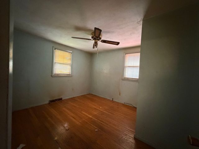 27 Dillon St, Worcester, MA 01604