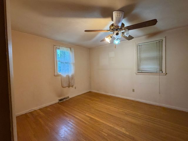 27 Dillon St, Worcester, MA 01604